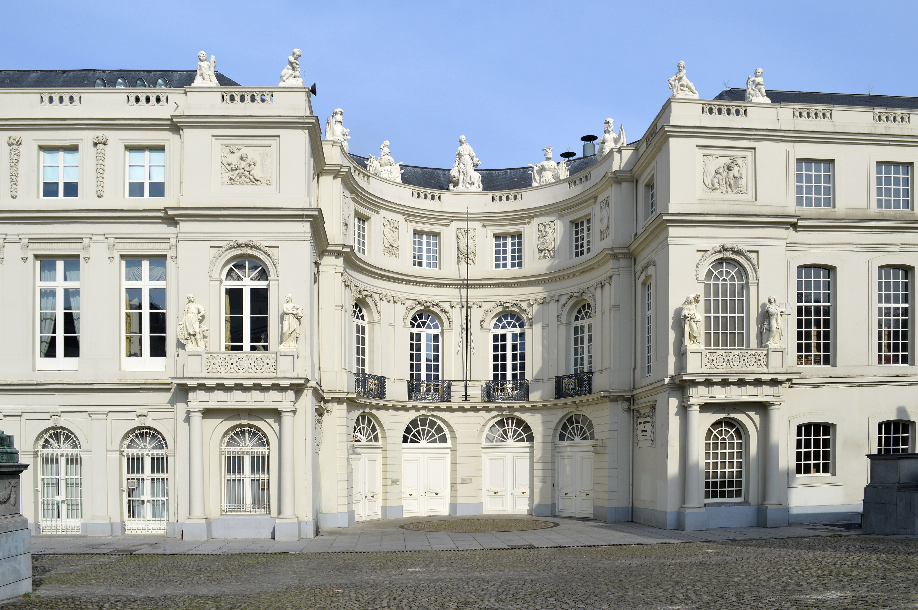Palace_of_Charles_of_Lorraine_1 2